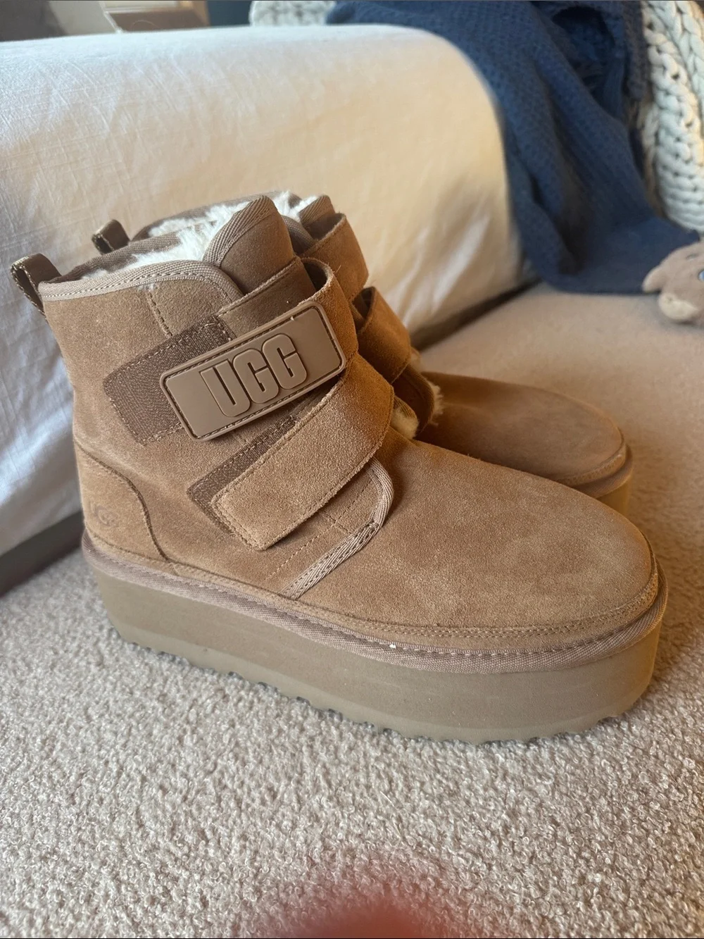 Like New! Women's UGG Neumel Platform Shearling Boots